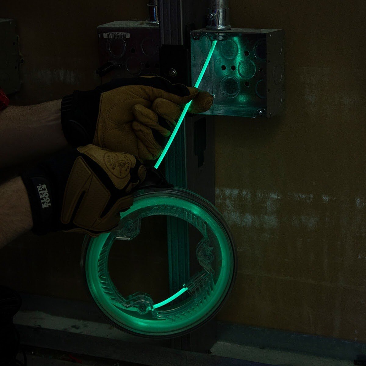 Klein 50550 Glow in the Dark Fiberglass Fish Tape with Clear Case and Nylon Glow Tip (20-Foot) - 8