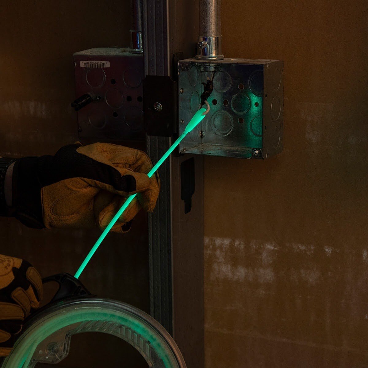 Klein 50550 Glow in the Dark Fiberglass Fish Tape with Clear Case and Nylon Glow Tip (20-Foot) - 9