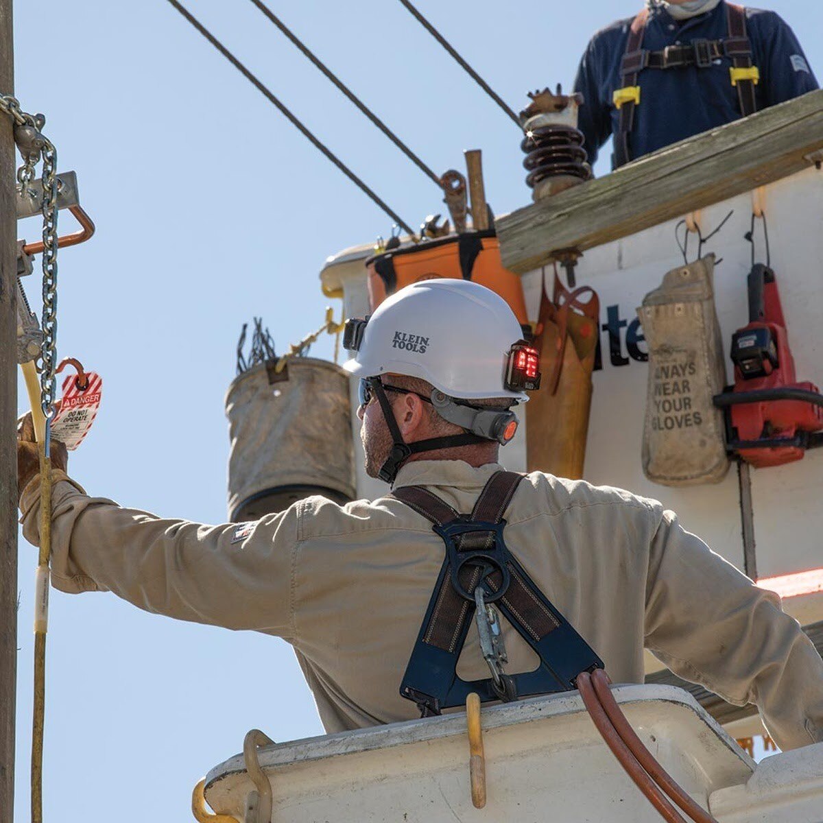 Klein 56063 Rechargeable Safety Lamp with Magnet - 9