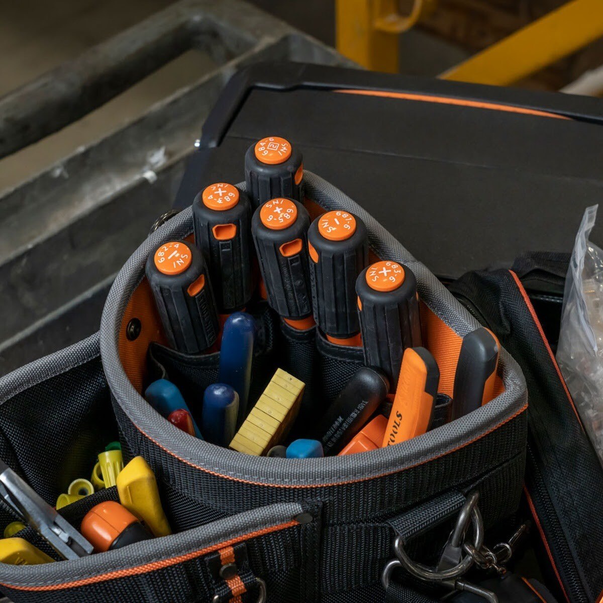 Klein 85077INSR Insulated Screwdriver Set with Magnetizer (7 Piece) - 7