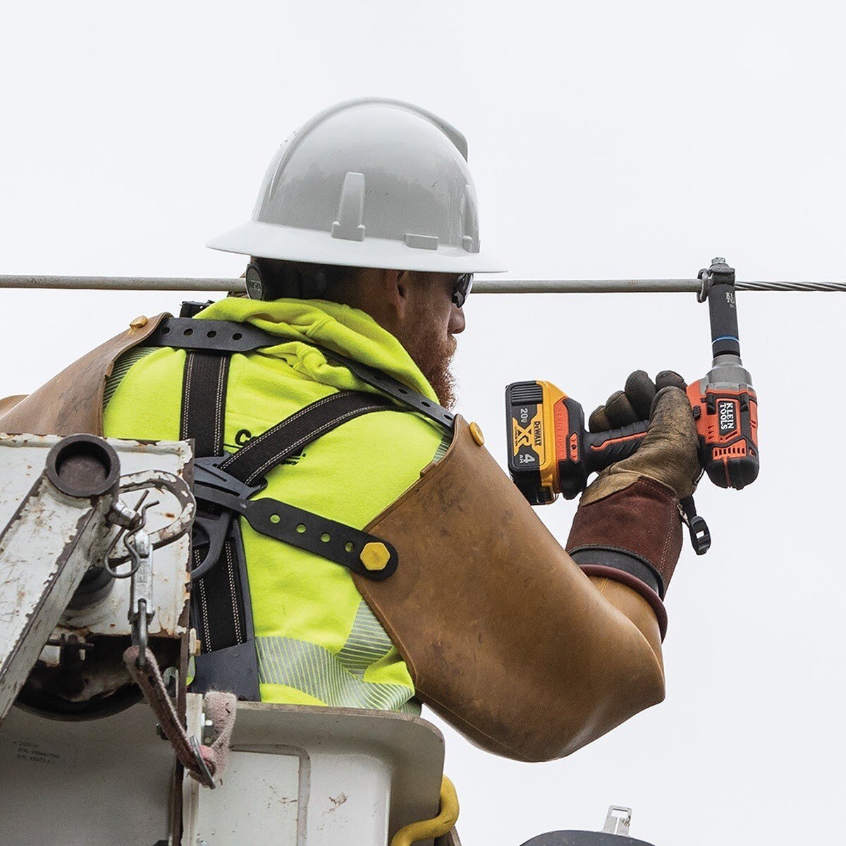 Klein BAT20CW1 Battery-Operated Compact Impact Wrench, 1/2-Inch Detent Pin, Full Kit (2 Batteries) - 10