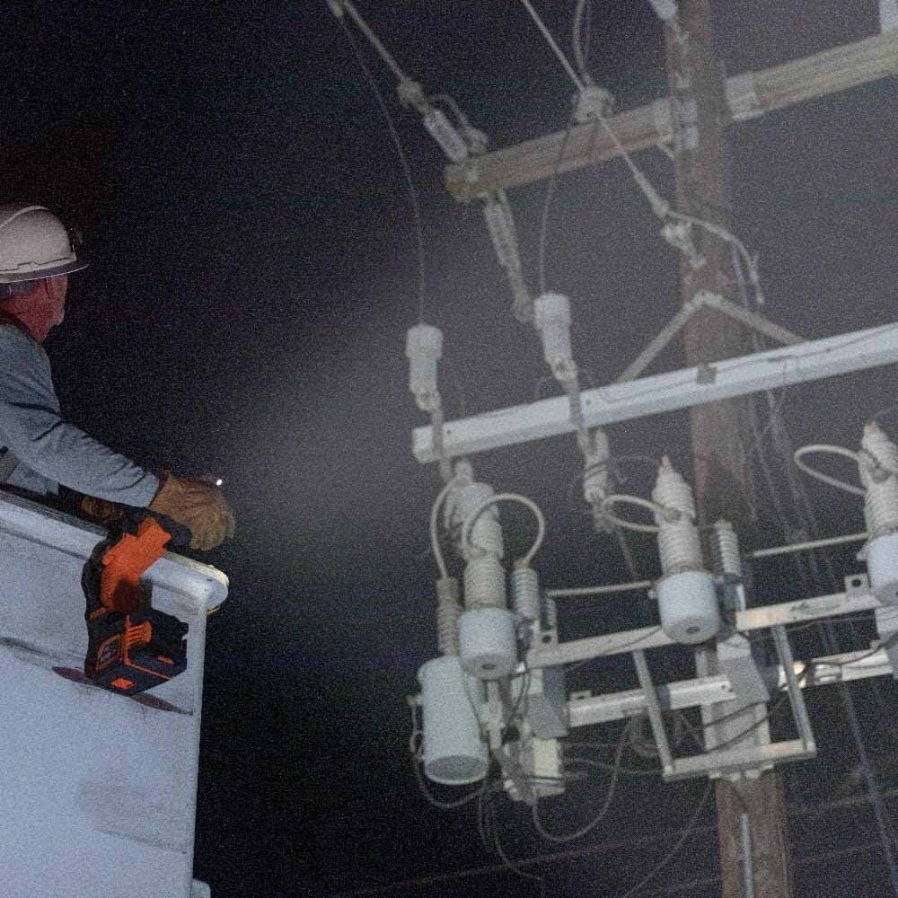 Klein BAT20UBL Cordless Utility LED Light (Tool Only) - 7