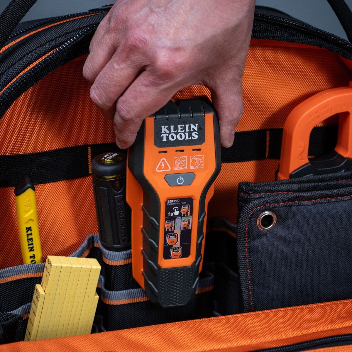 Klein ESF200 Multi-Scan Center and Edge Stud Finder with Live Wire Detection (2 AAA Batteries) - 6