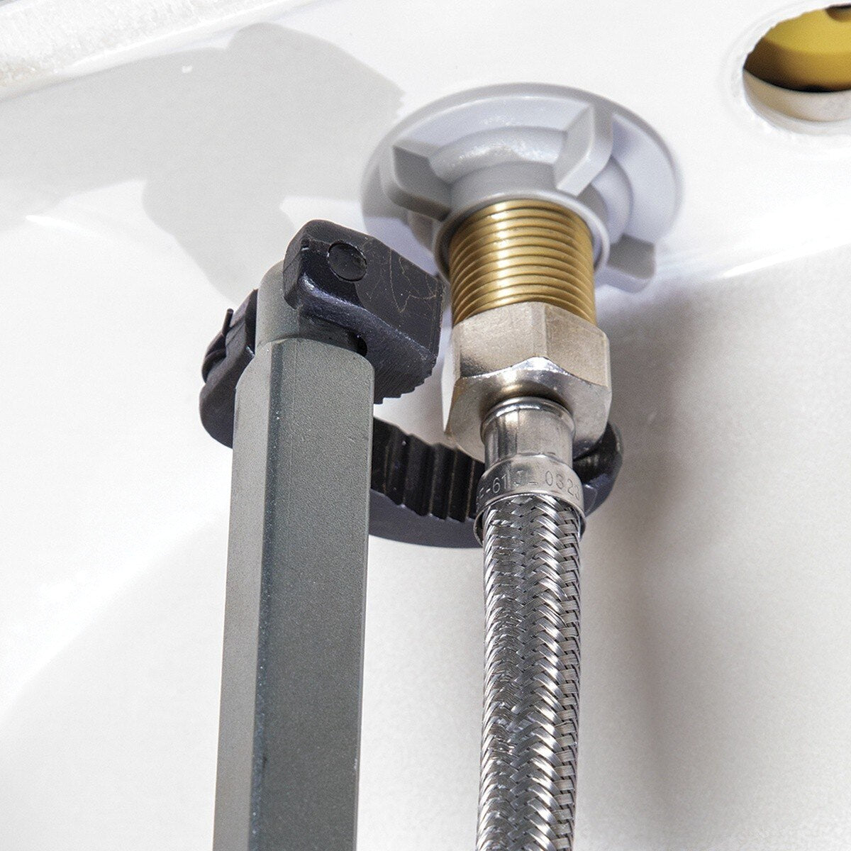Klein Tools 68232 1-1/4 Inch Adjustable Telescoping Basin Wrench with Spring Action Jaw - 9
