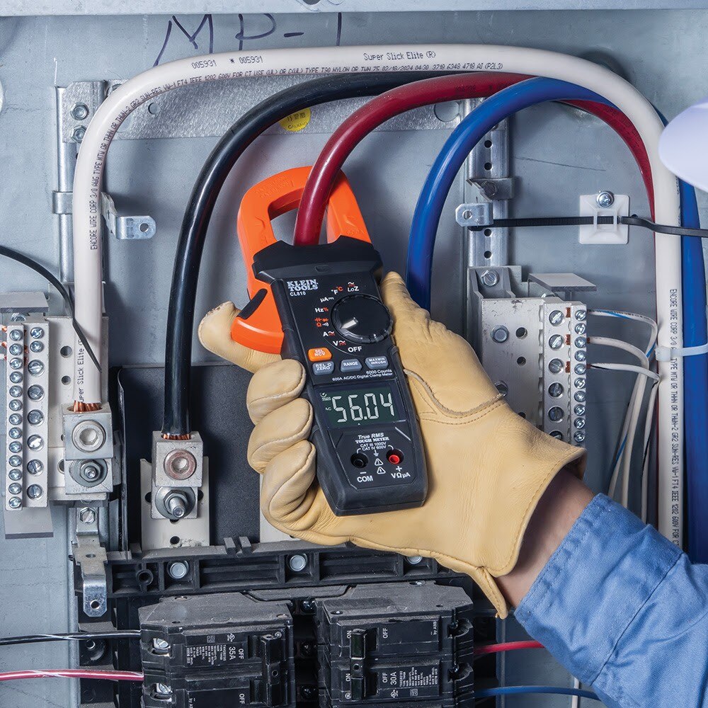 Klein CL810 600A AC/DC Auto-Ranging Digital Pro Clamp Meter with Worklight - 17