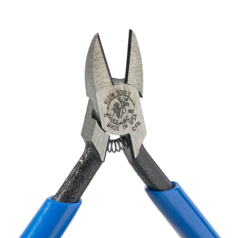Klein Tools D257-4C Electronics Pliers, Tapered Nose, Narrow Jaw, Spring-Loaded - 3