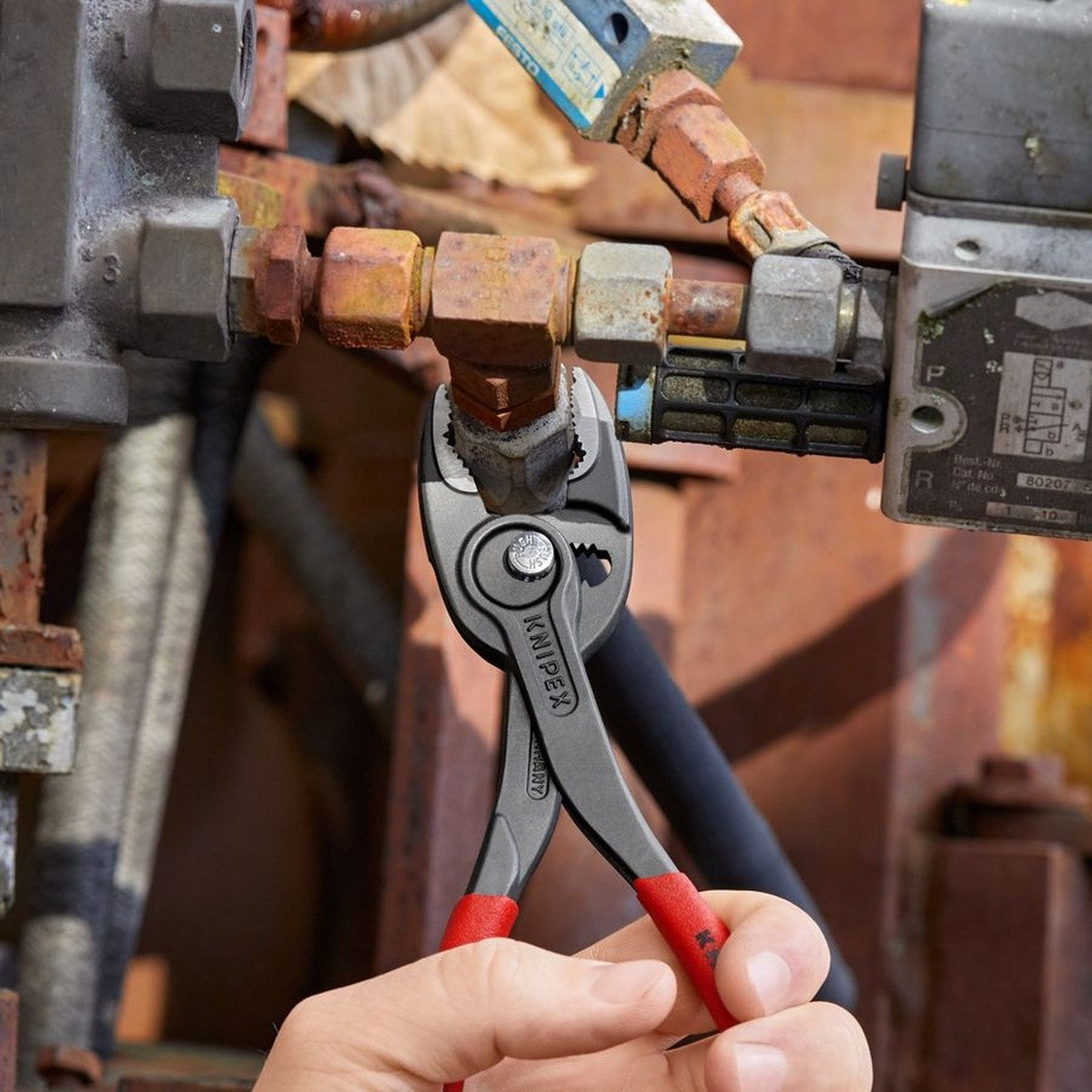 Knipex 82 01 200 8" TwinGrip Serrated Pliers with Front and Side Gripping - 4