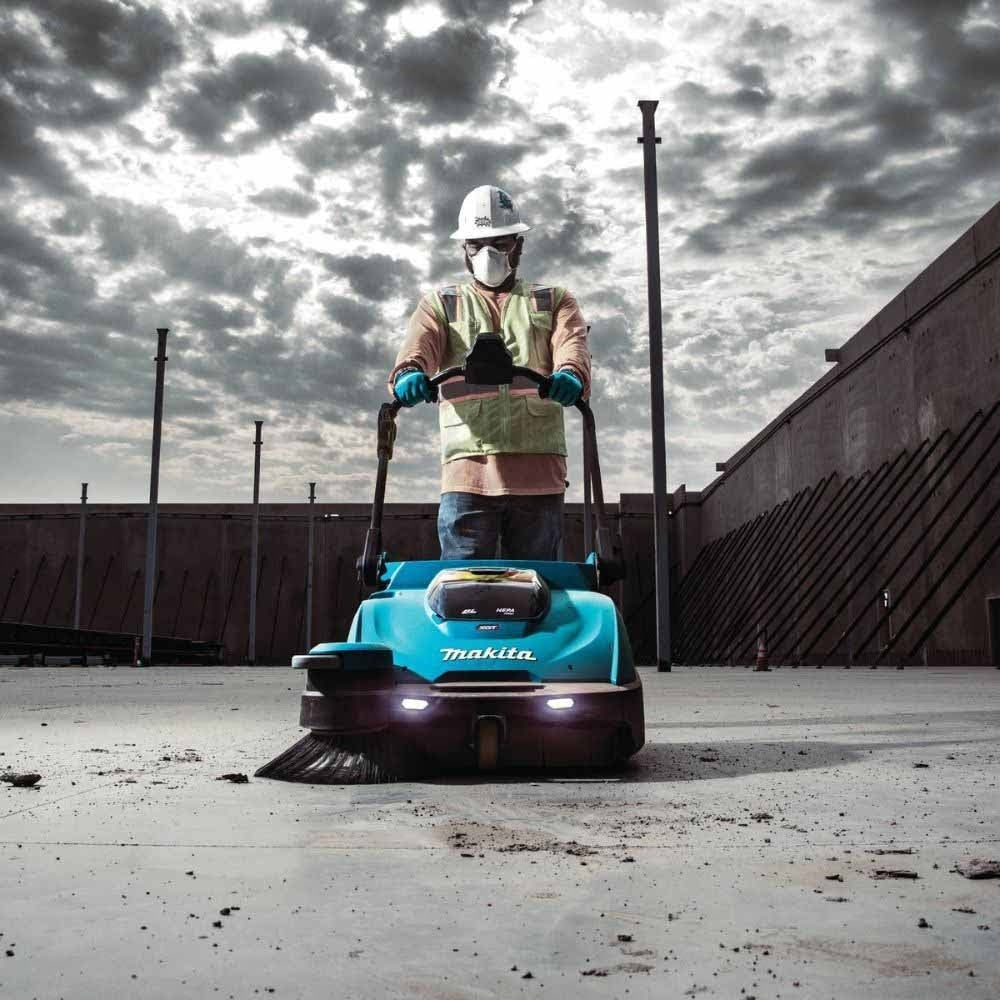 Makita GSV01PL 40V max XGT 25-1/2" Cordless Vacuum Sweeper Kit (8.0Ah) - 18