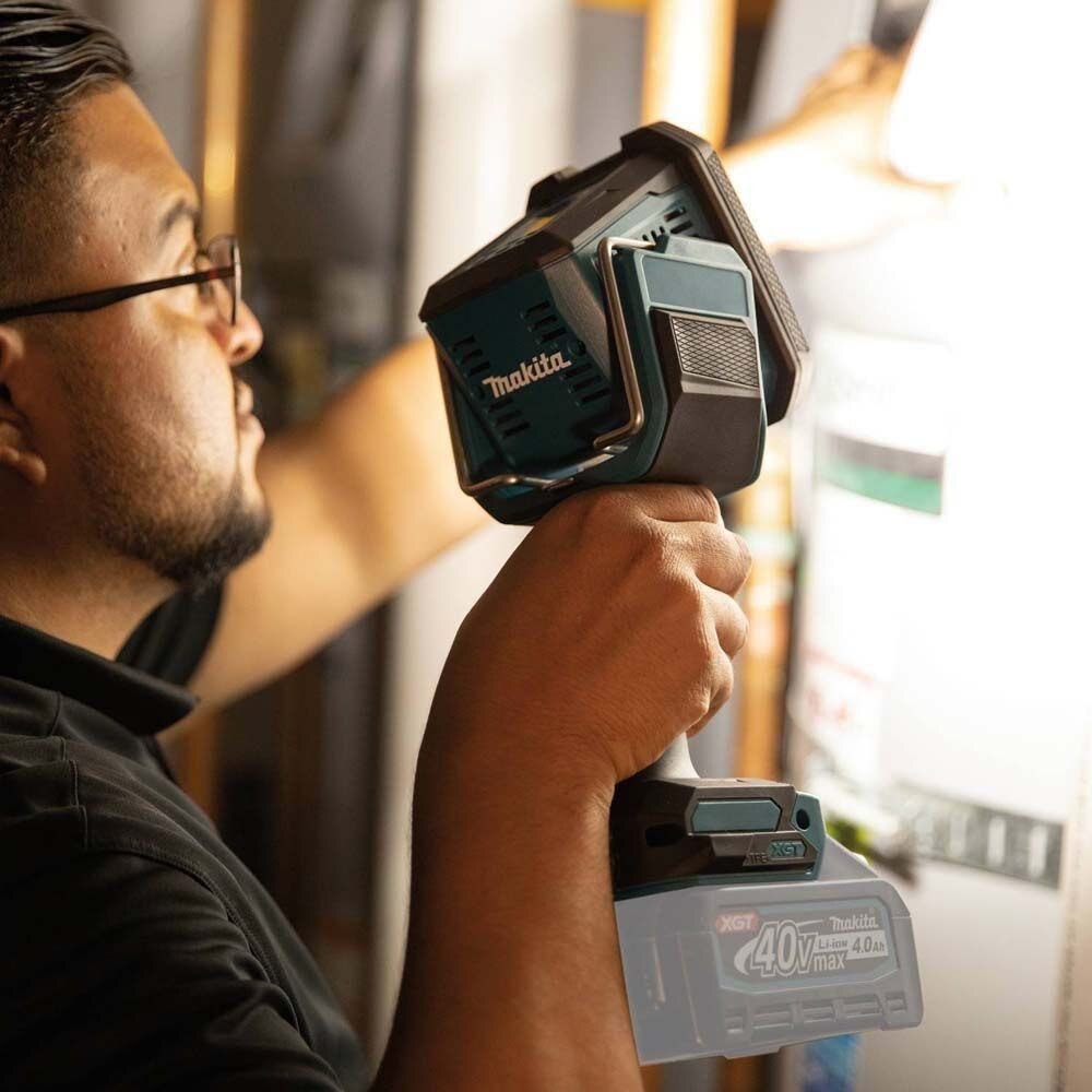 Makita ML007G 40V max XGT Cordless L.E.D. Flashlight / Spotlight (Tool Only) - 8