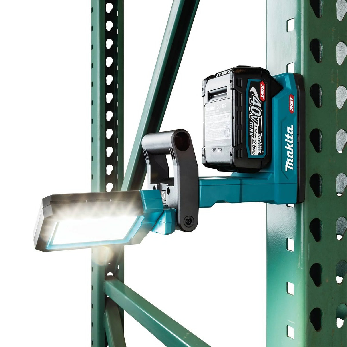 Makita ML013G 40V max XGT Lithium-Ion LED Magnetic Work Light 7 x 8.55 x 4.25" Light Only - 6