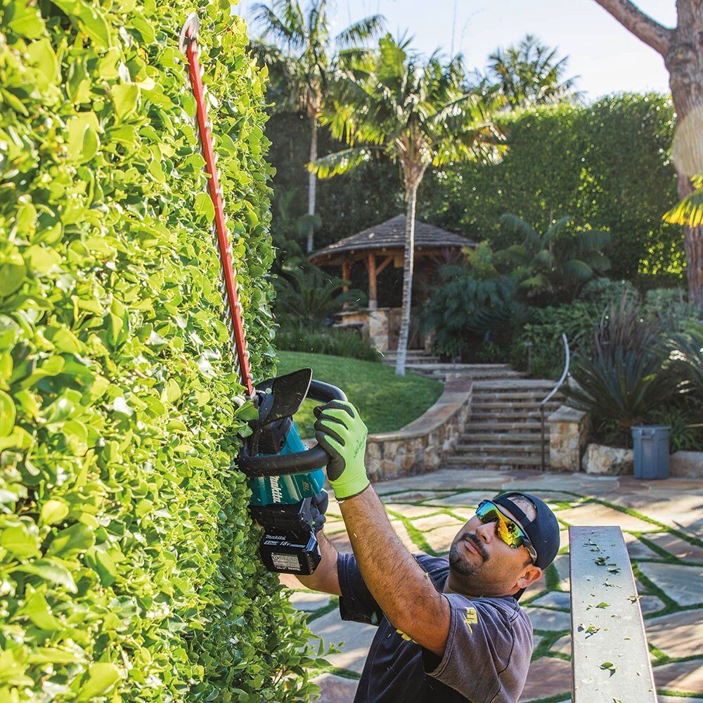 Makita XHU07T 18V LXT Brushless Cordless 24" Hedge Trimmer Kit (5.0Ah) - 8