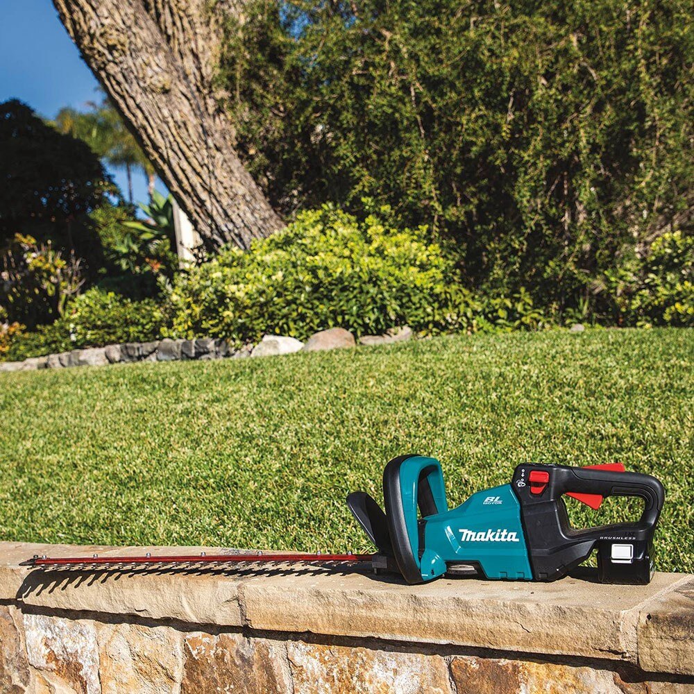 Makita XHU07T 18V LXT Brushless Cordless 24" Hedge Trimmer Kit (5.0Ah) - 9
