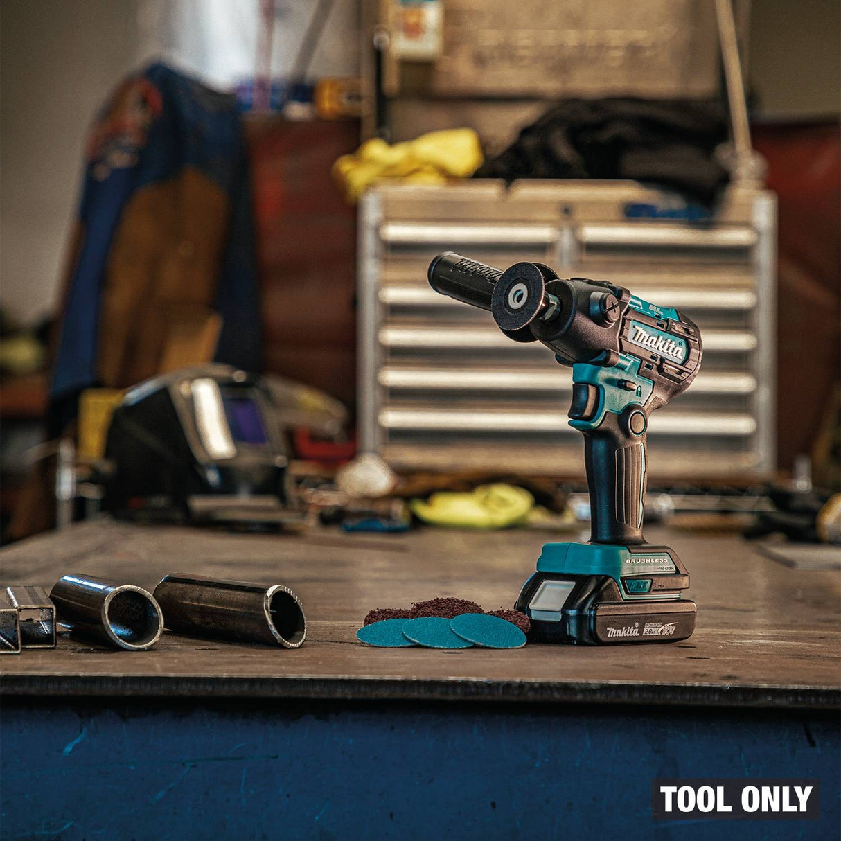 Makita XVP01Z 18V LXT Lithium?Ion Brushless Cordless 3" Polisher / 2" Sander, Tool Only - 19