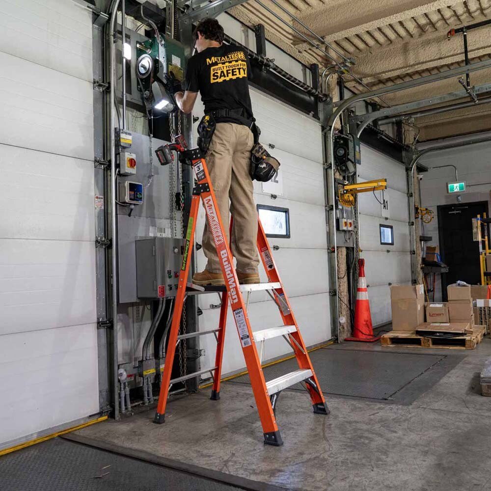 Metal Tech E-PSFB3T1A 3' Safespace Platform Fiberglass Step Ladder - 3