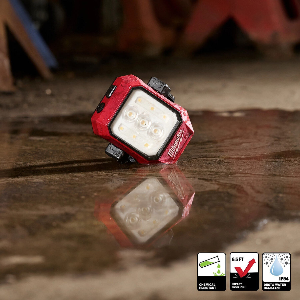 Milwaukee 2015R Rechargeable Pivoting Task Light with Spot Mode 600-Lumen USB-C Rechargeable - 10