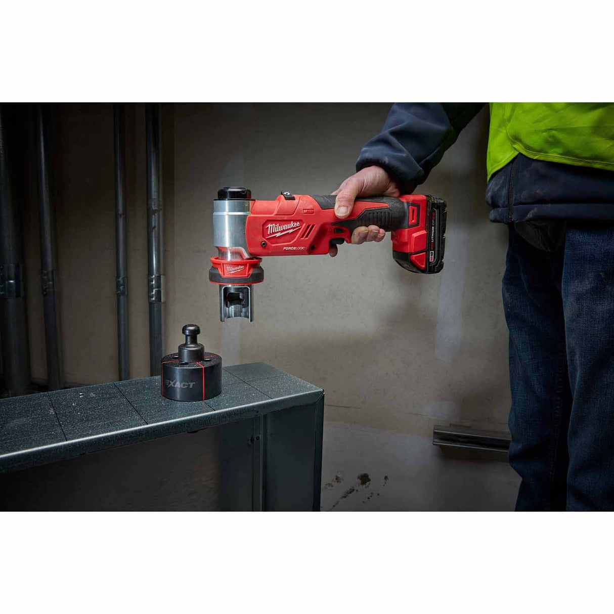 Milwaukee 2677-04 M18 FORCE LOGIC 6T Knockout Tool 1/2" - 4" - 9