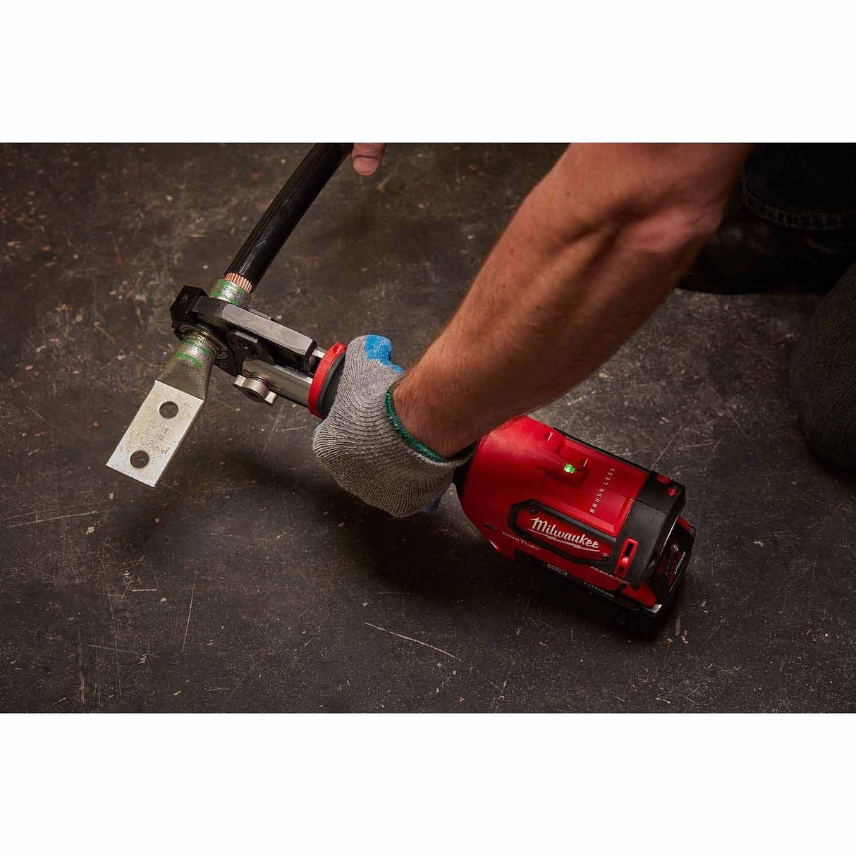 Milwaukee 2679-600CU M18 FORCE LOGIC 600 MCM Crimper with #8 - 600 MCM Cu Dies - 9
