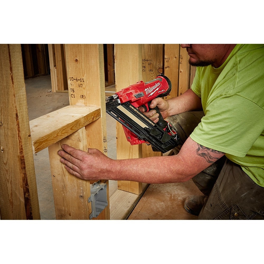 Milwaukee 2745-21 M18 FUEL™ 30 Degree Framing Nailer Kit - 16