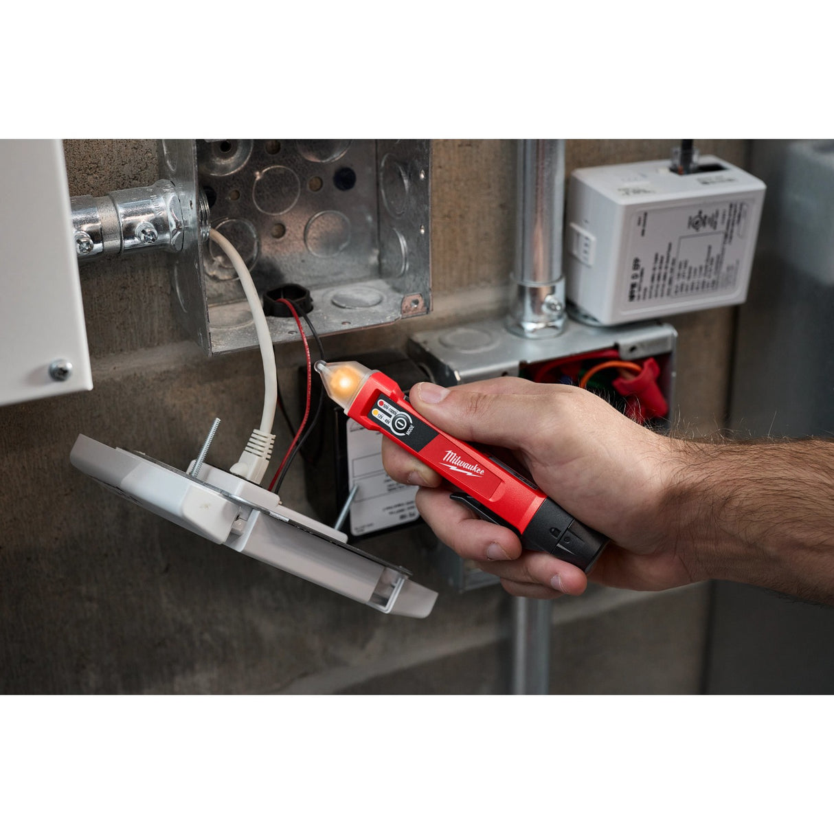 Milwaukee 3208-20 Dual Range Non-Contact Voltage Detector 12V - 1000V AC - 8