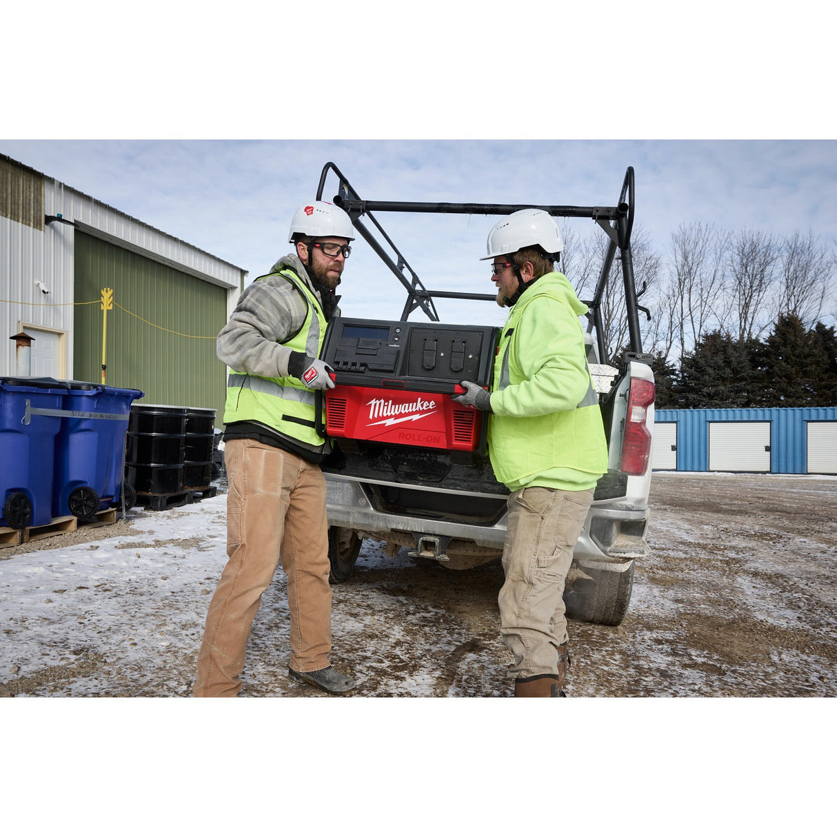 Milwaukee 3301R ROLL-ON 7200W 3600W 6.0kWh Portable Power Supply with Integrated Battery - 12