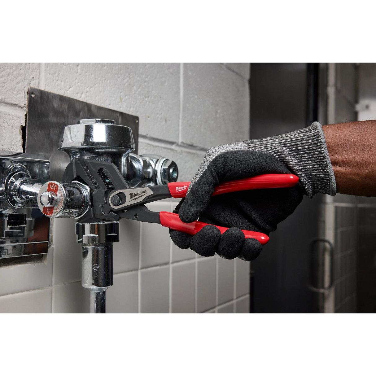 Milwaukee 48-22-6910 10" Pliers Wrench with Parallel Smooth Jaws (1 Each) - 6