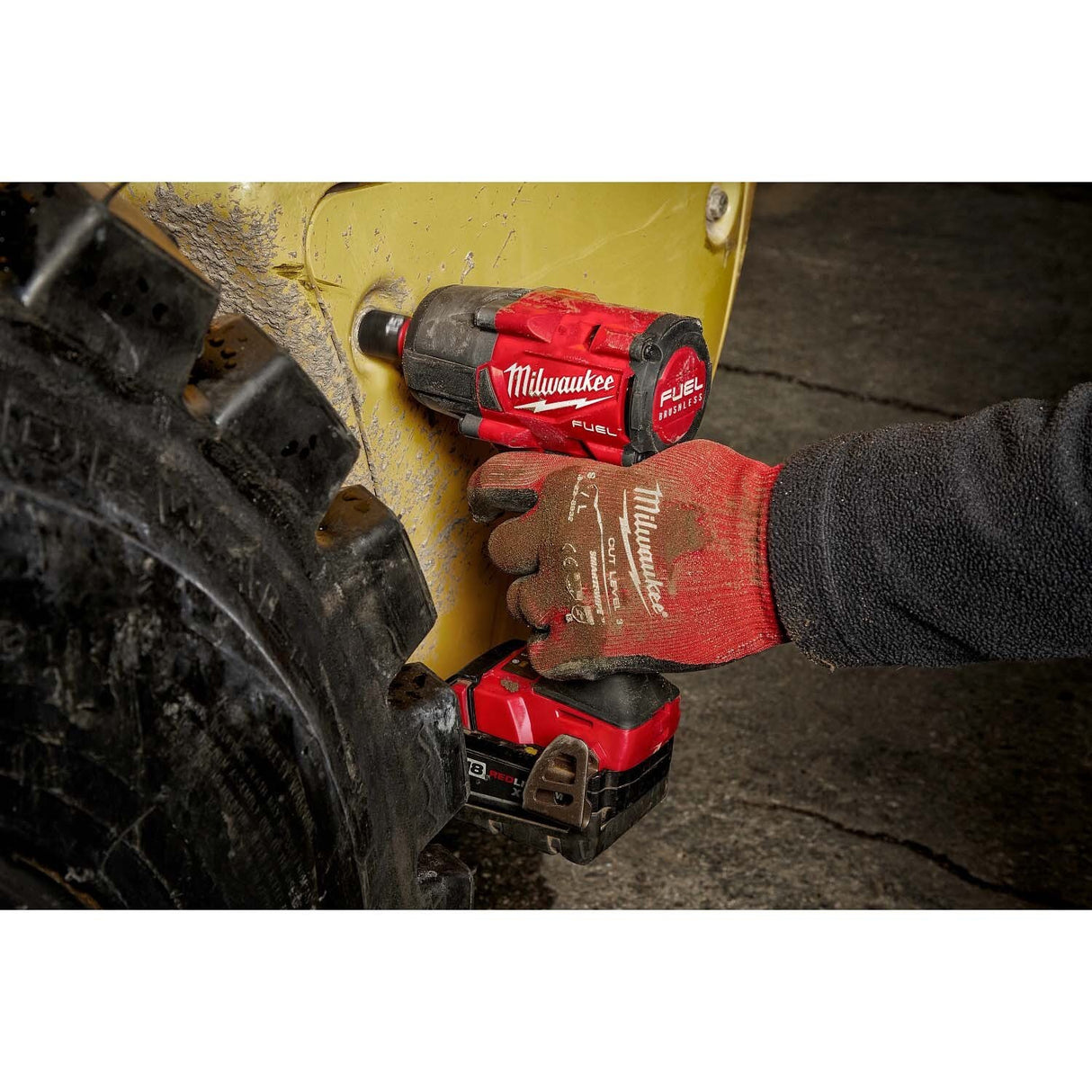 Milwaukee 48-22-9490 242pc. 1/4”, 3/8”, & 1/2” Drive Metric & SAE Ratchet & Socket Set - 12