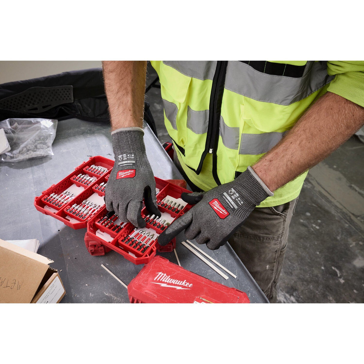 Milwaukee 48-73-6942E Cut Level 4 High Dexterity Nitrile Dipped Gloves w/ WEAR-DEFENSE Protection- Large - 4