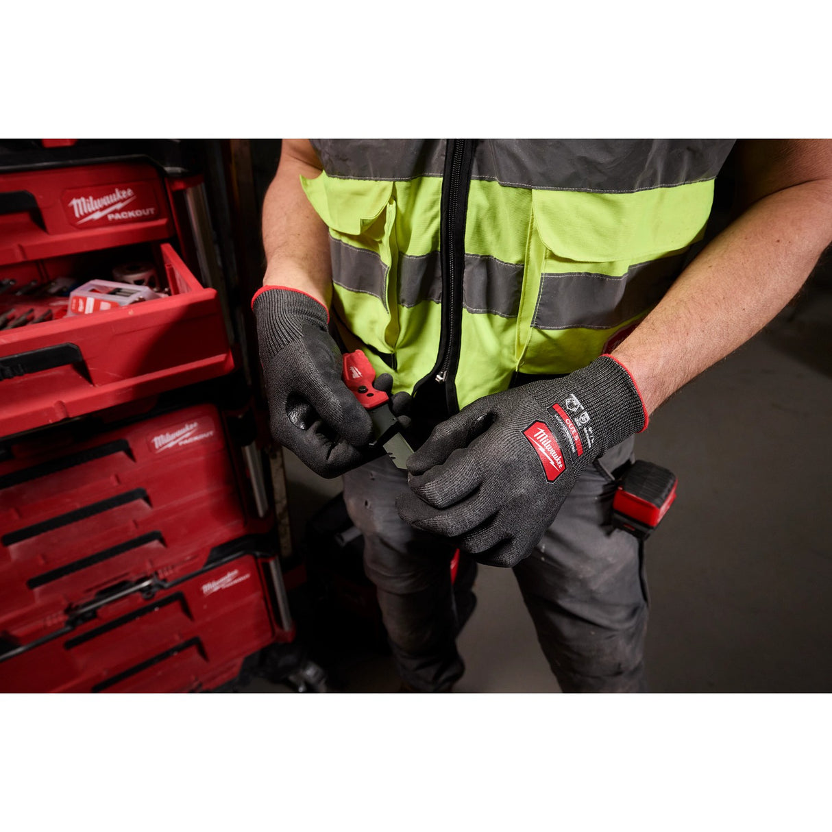 Milwaukee 48-73-6953E Cut Level 5 Nitrile Dipped Work Gloves with Wear-Defense Protection (144 Pack) - 4
