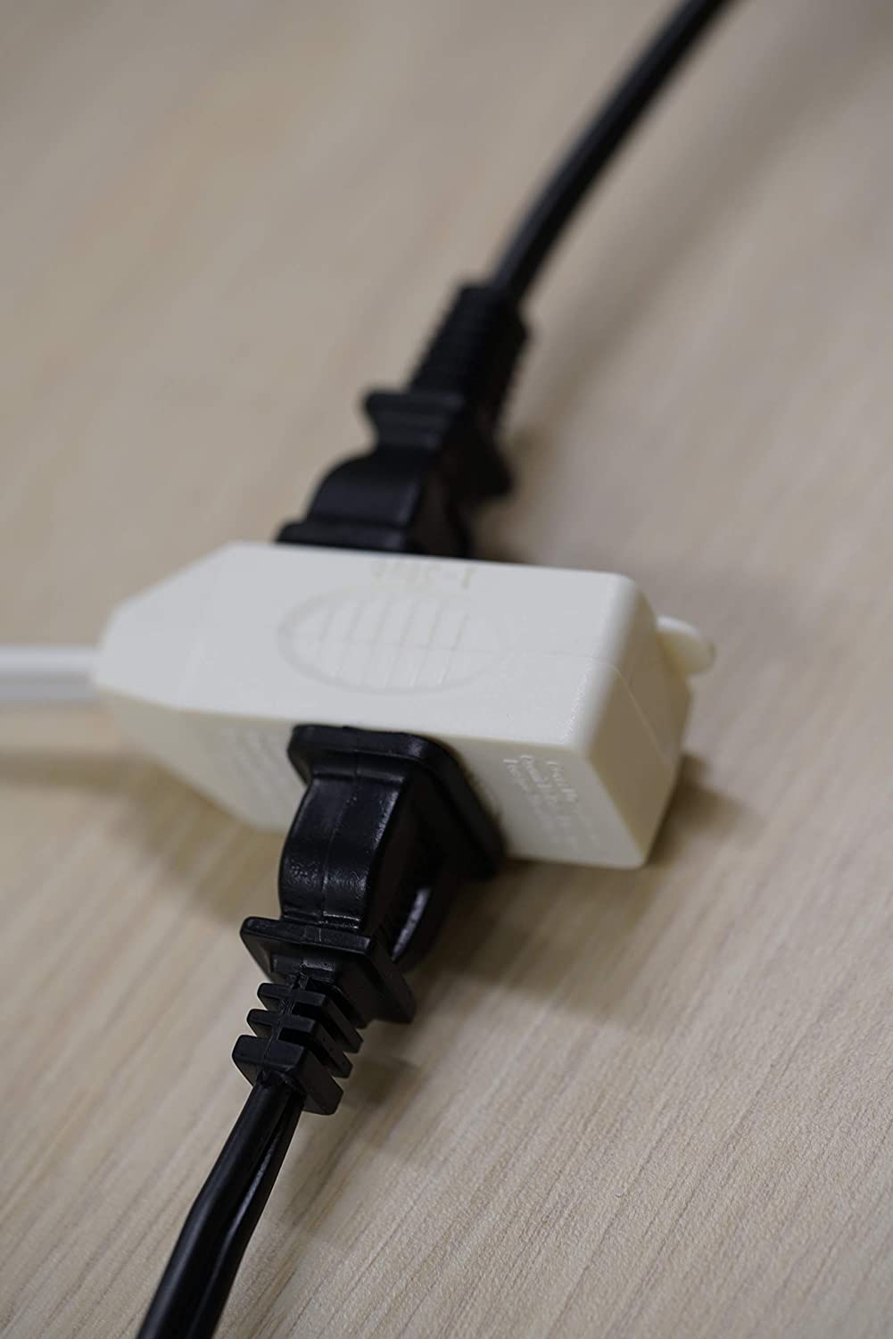 SlimLine 2235 Indoor Flat Plug Extension Cord, 3 Foot Cord, Right Angled Plug, 16 gauge, 3 Pola - 7