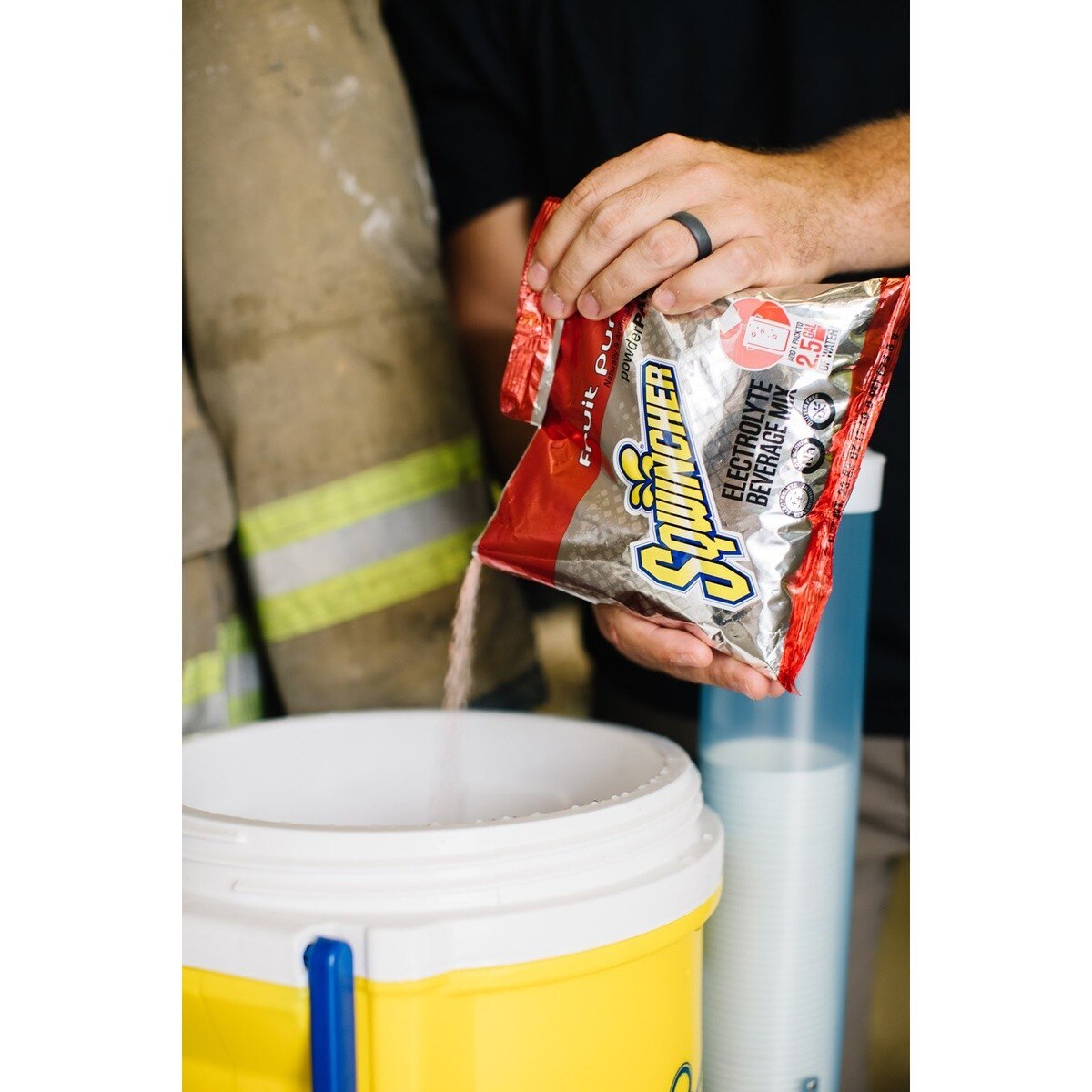 Sqwincher 159016005 Fruit Punch Electrolyte Beverage Mix Powder Pack 9.53 oz Yields 1 Gal (80 Pack) - 2