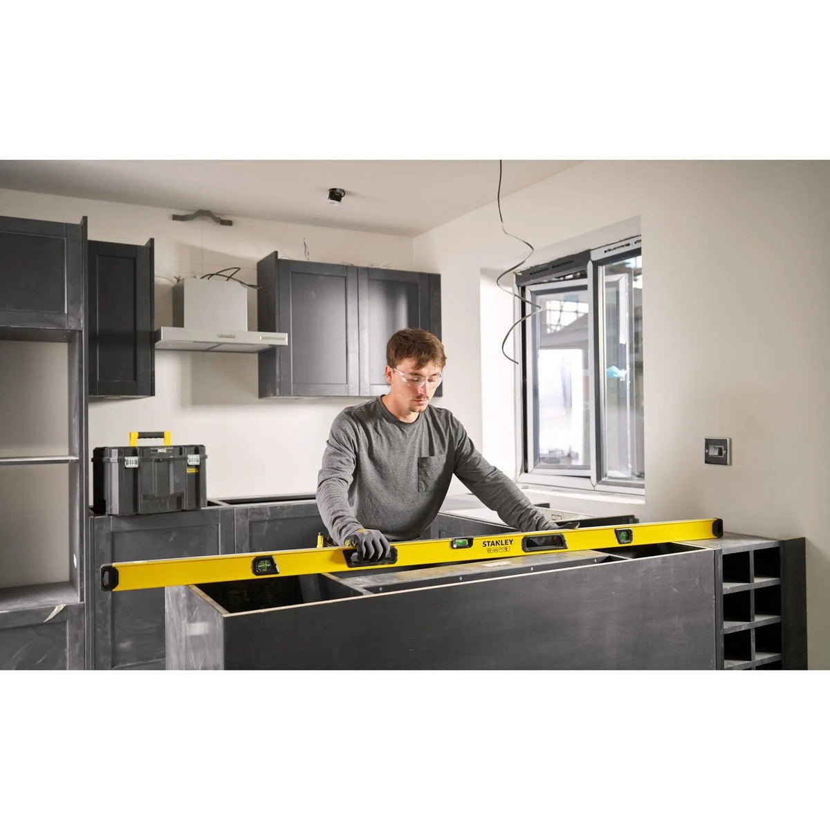 Stanley STHT41072 72" Box Beam Level with Magnified Center Vial - 3