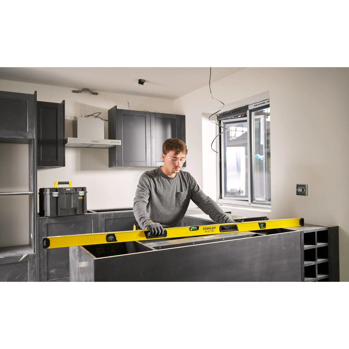 Stanley STHT41072 72" Box Beam Level with Magnified Center Vial - 3