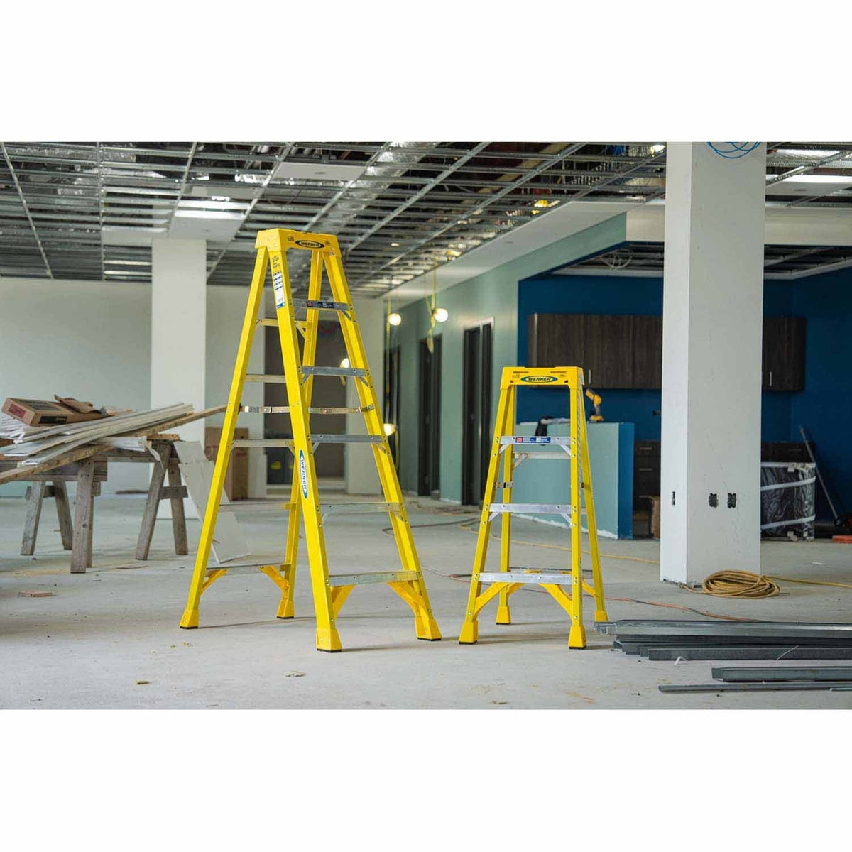 Werner 6304 4ft Type IAA Fiberglass Stepladder - 9