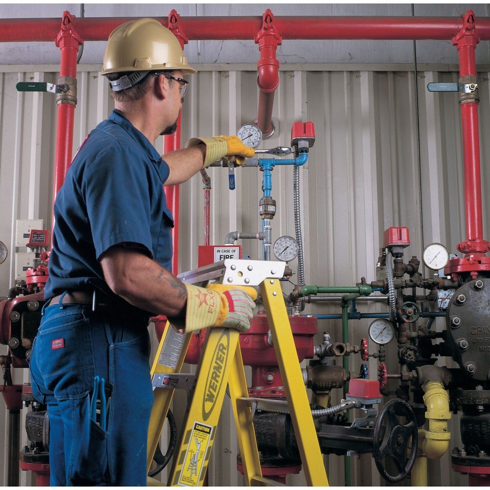 Werner 7303 3ft Type IAA Fiberglass Stepladder - 6