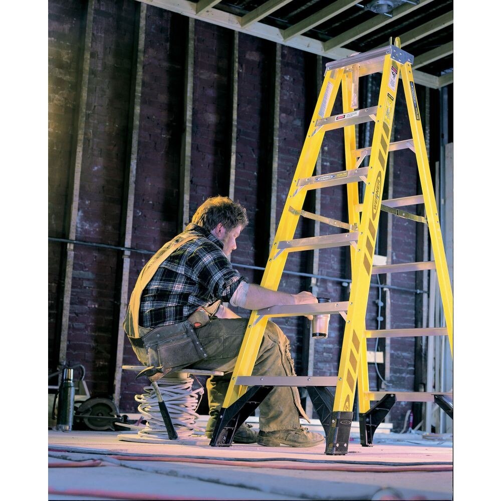 Werner 7304S 4ft Type IAA Fiberglass Stepladder with Shelf - 9