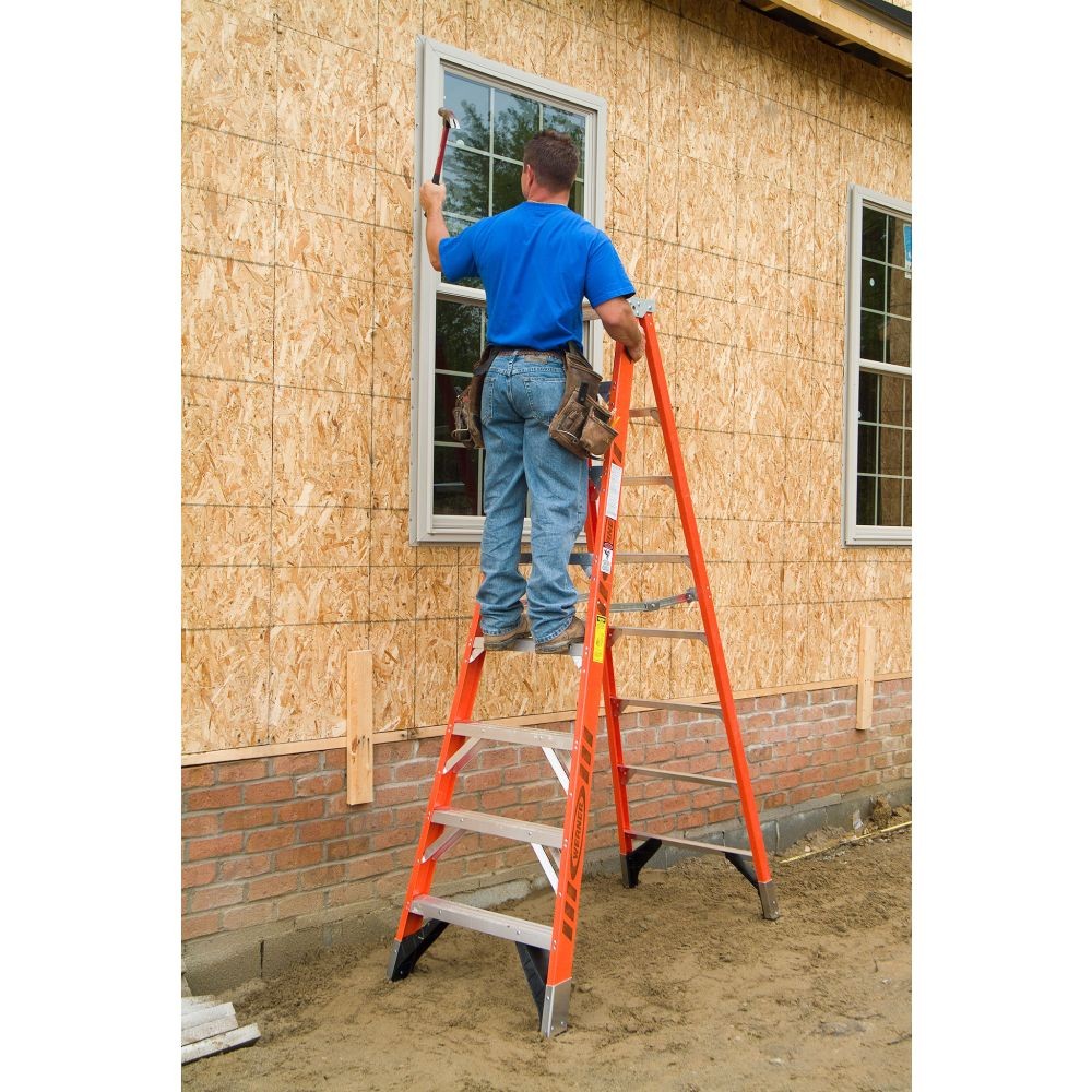 Werner 7404 4ft Type IAA Fiberglass Stepladder - 5