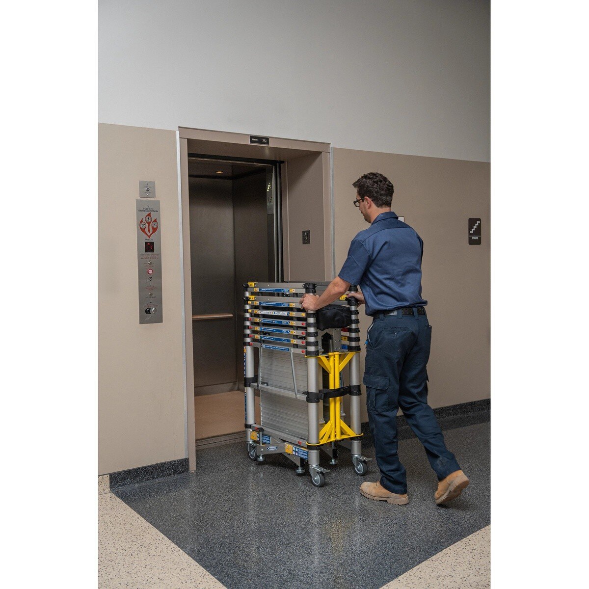Werner ATS-72 Aluminum 6' Telescoping Rolling Scaffold with 500 lb Load Capacity - 3