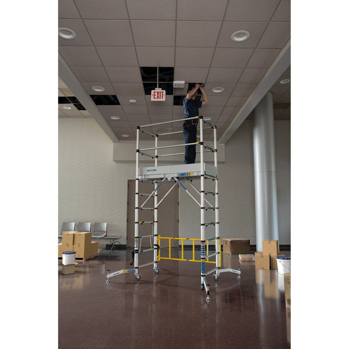 Werner ATS-72 Aluminum 6' Telescoping Rolling Scaffold with 500 lb Load Capacity - 4