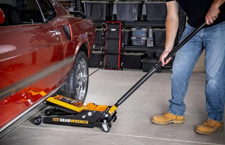 GearWrench GWLPFJ3T 3.5 Ton Low Profile Floor Jack
