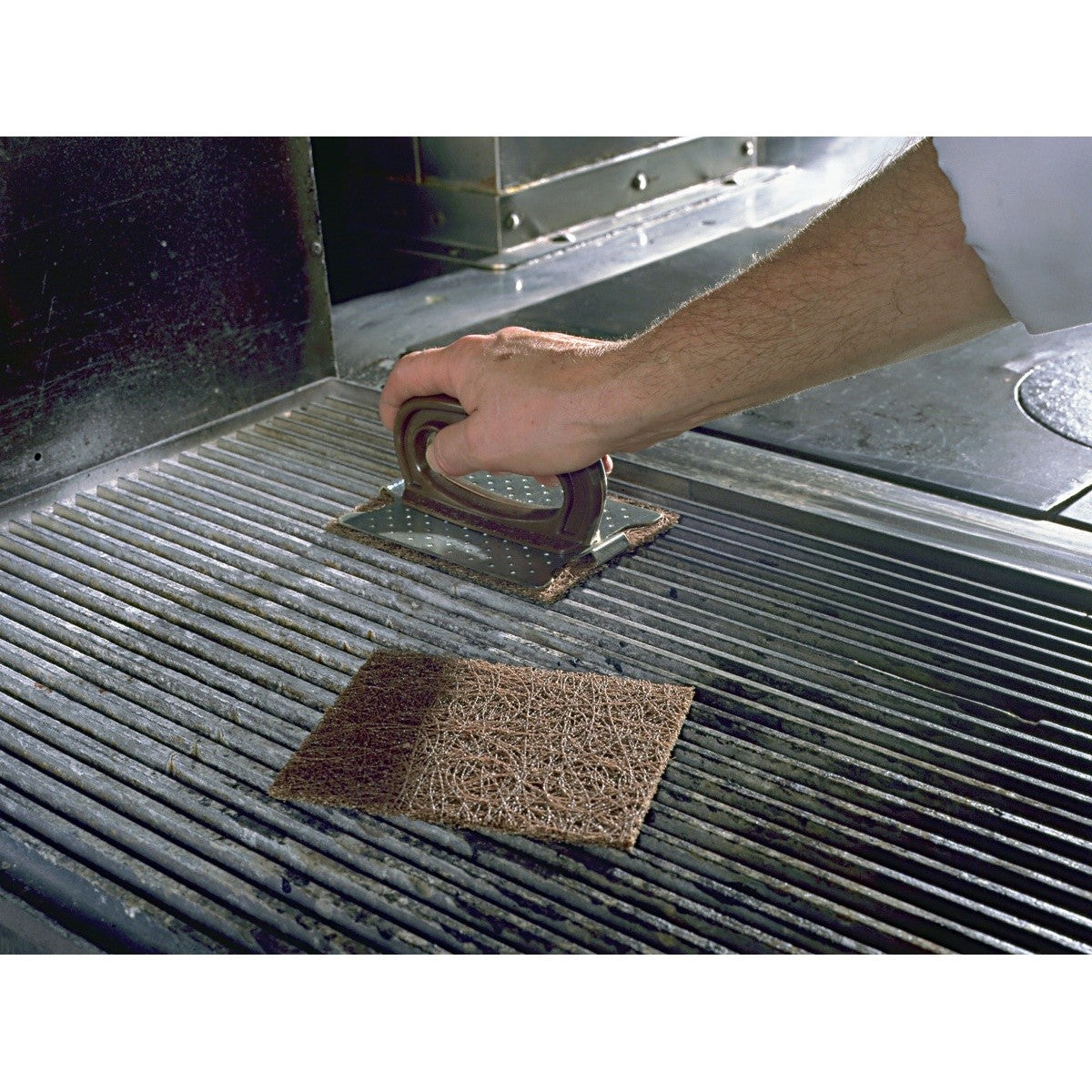 3M Scotch-Brite Heavy Duty Griddle Pad, Brown, 4-1/2 in x 5-1/2 in (Pad 82) (7000000655) (40 Pack) - 4