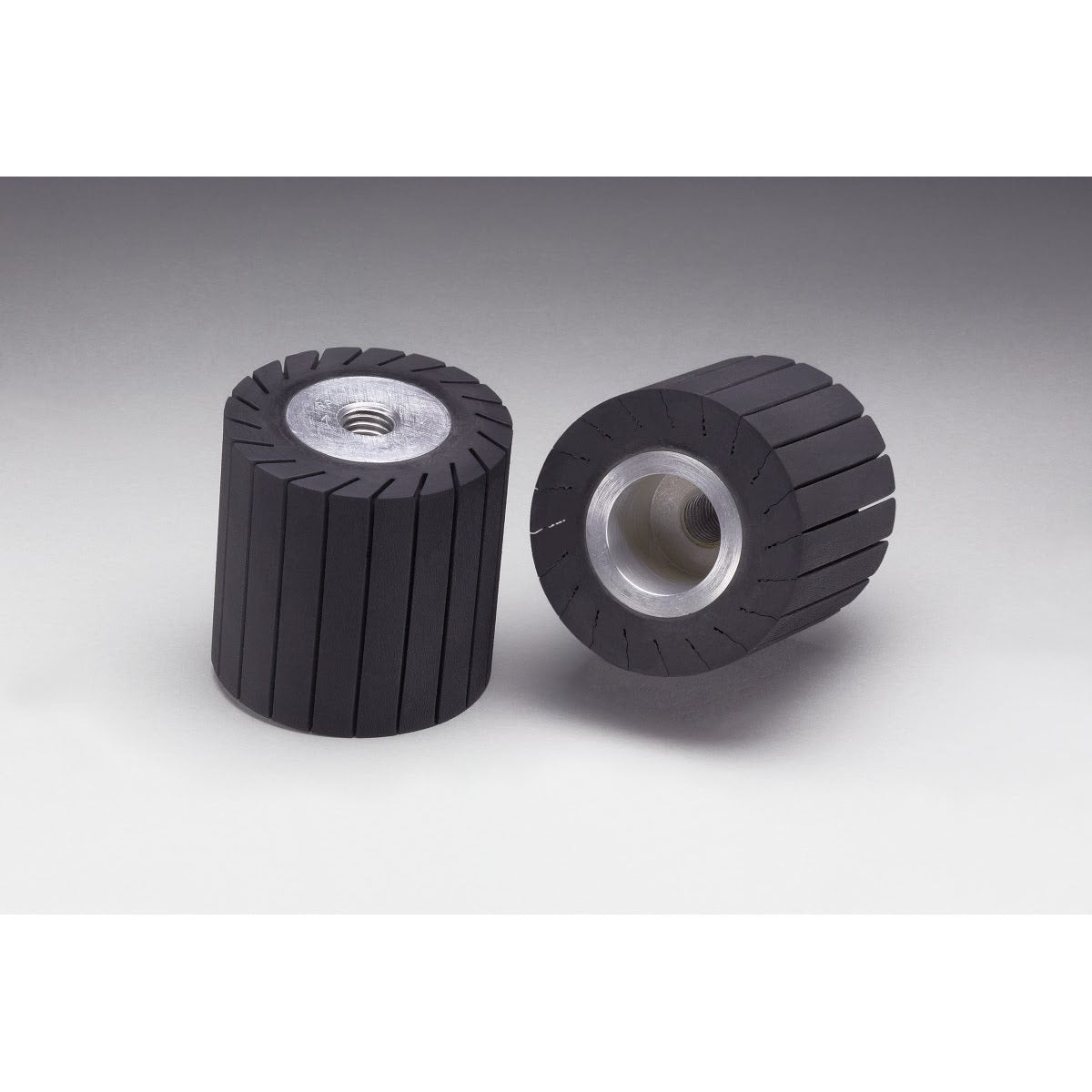 3M 77722 Rubber Slotted Expander Wheel, 3 in x 3 in, 5/8 in-11 Internal, Black (7100073953)