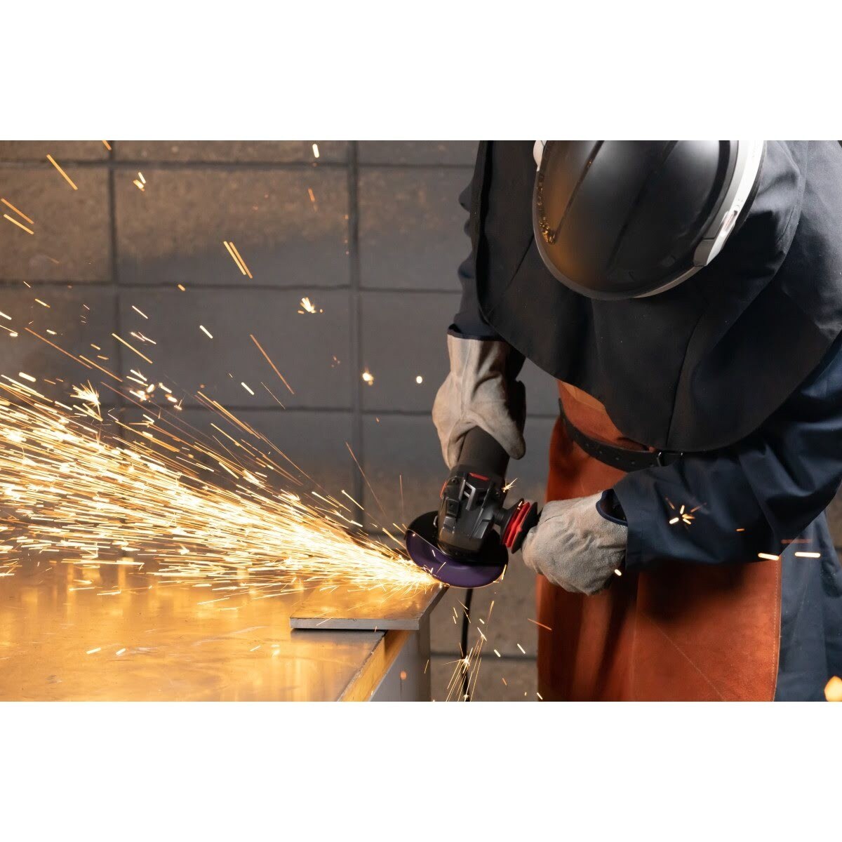 3M 90003 Cubitron Depressed Center Grinding Wheel T27 36 Plus Black 4-1-2 in x 1-4 in x 7-8 in Arbor Hole (7100303966) (20 Pack) - 6