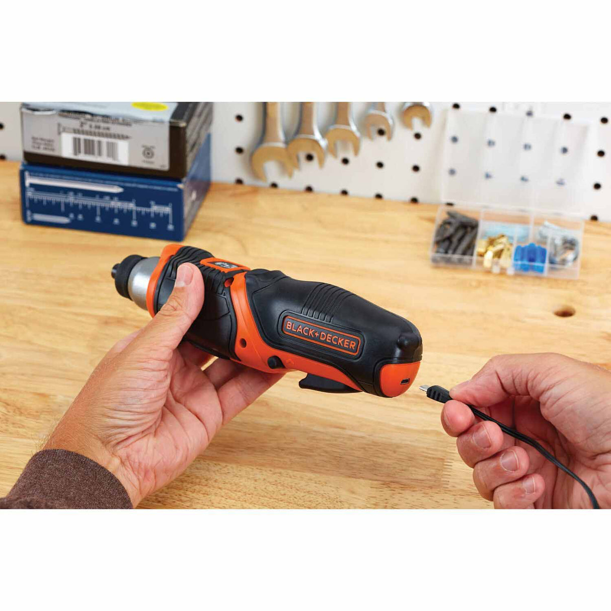 Black & Decker BDCS40BI Lithium Ion (Li-ion) Cordless Screwdriver - 8