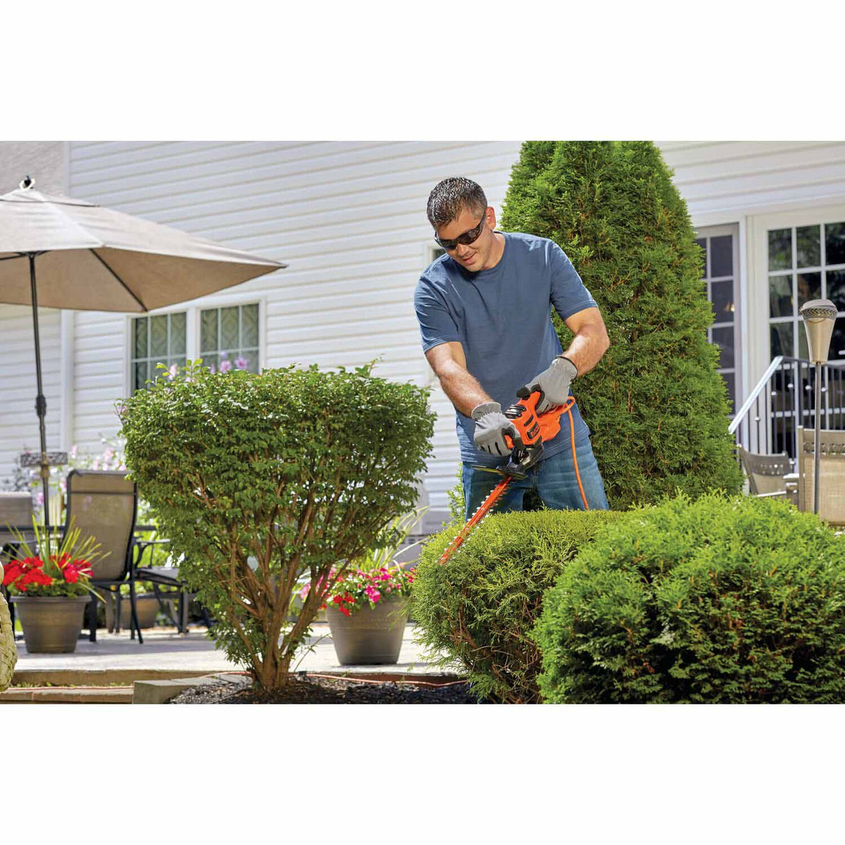 Black & Decker BEHT150 BEHT150 BD 3.2 Amps 17-in Corded Electric Hedge Trimmer - 4