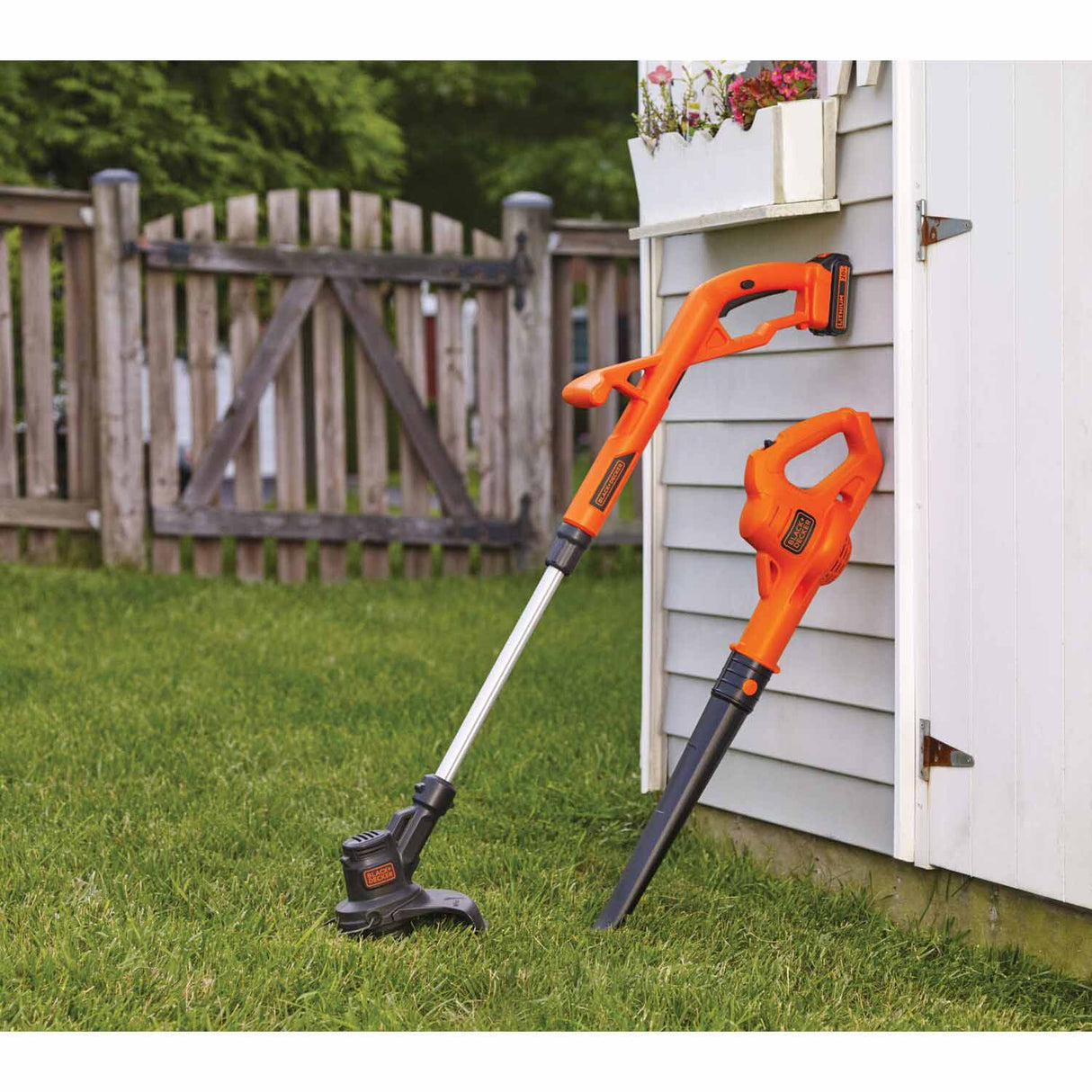 Black & Decker LCC221 20V Max Lithium String Trimmer and Sweeper Combo (LCC221) - 2