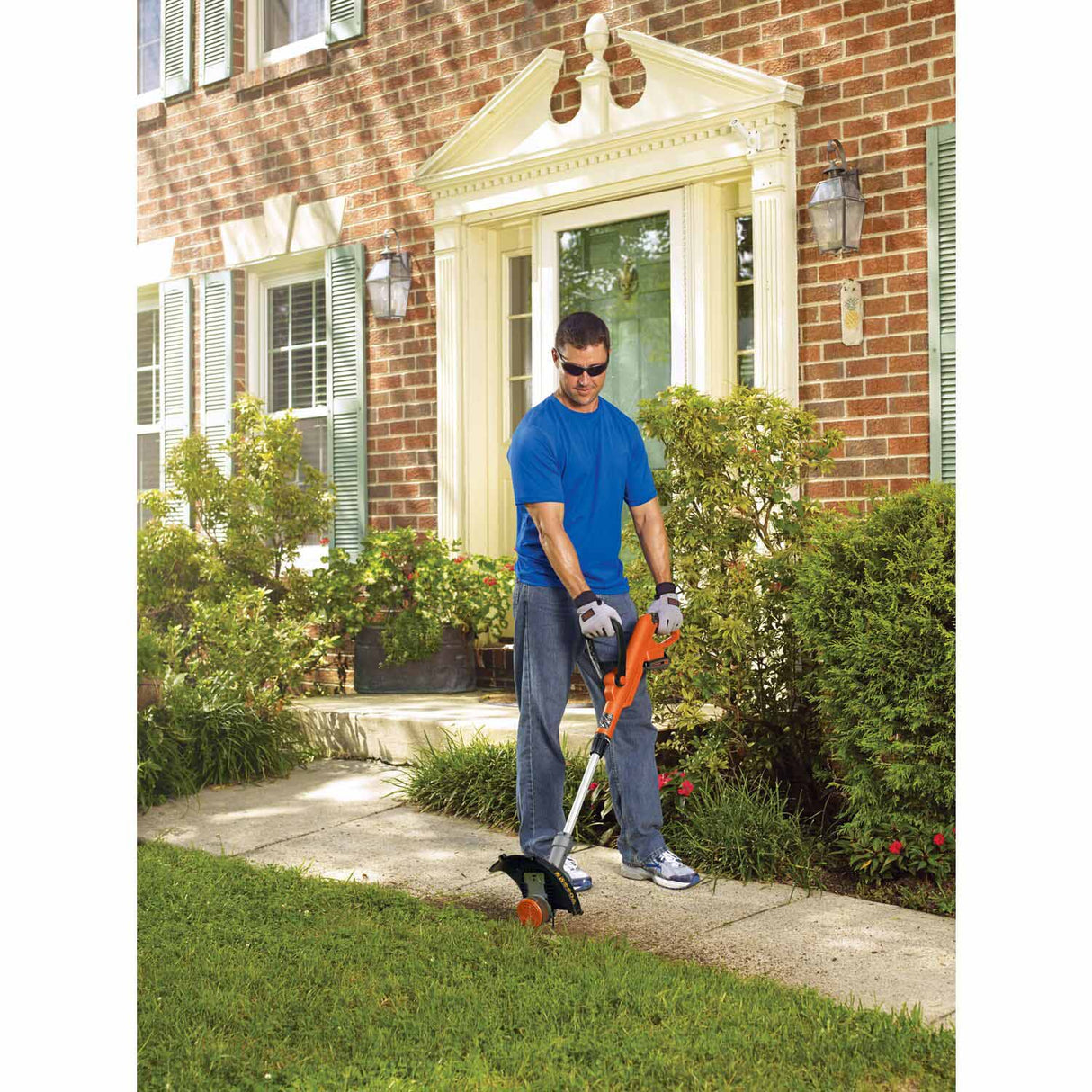 Black & Decker LST300 20V MAX Lithium 12 in. Trimmer/Edger (LST300) - 12