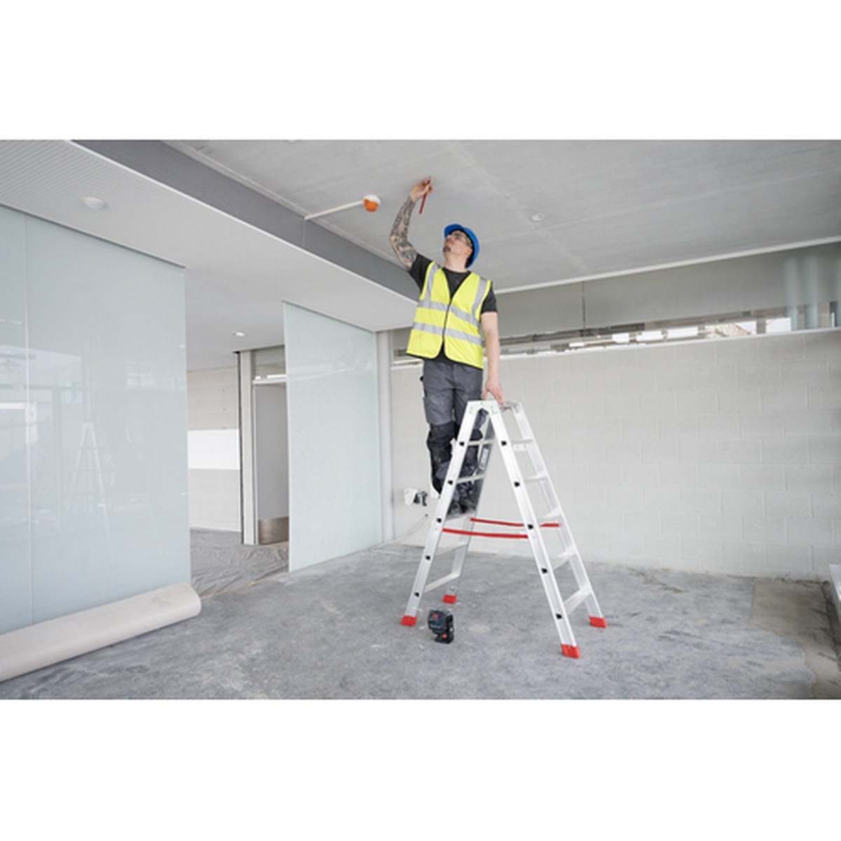Bosch GCL165-42GL 3.7V Green-Beam Self-Leveling Cross-Line Laser with Plumb Points and Li-Ion Battery - 4