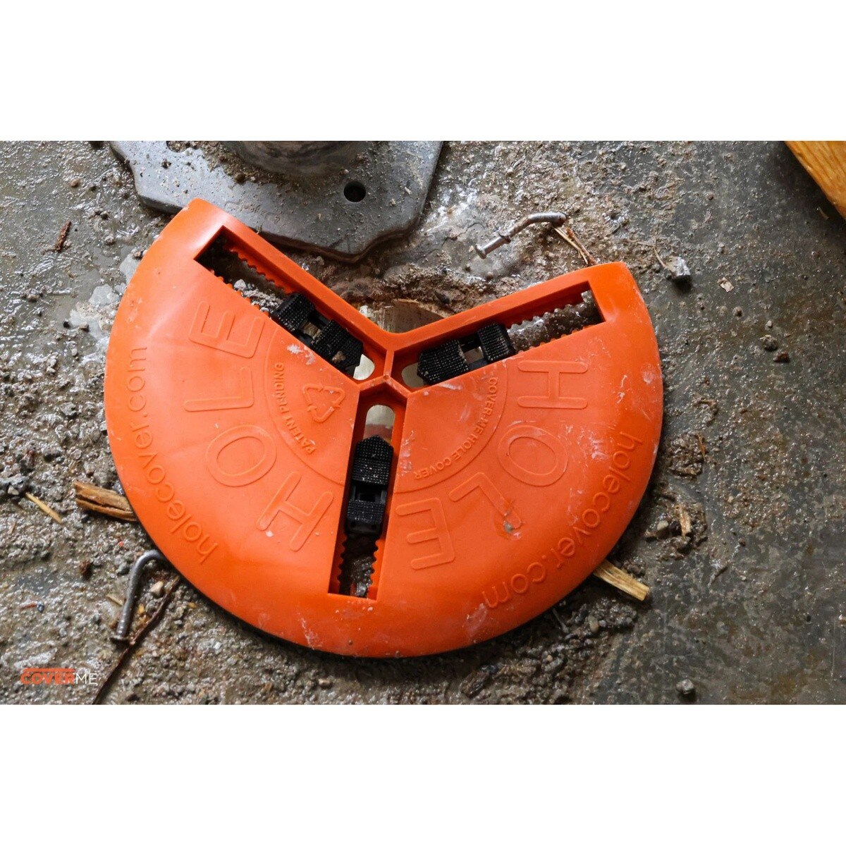 CoverMe KO20-060 2" to 6" Wedge Adjustable Hole Cover with Knockout and Locking Clips - 2