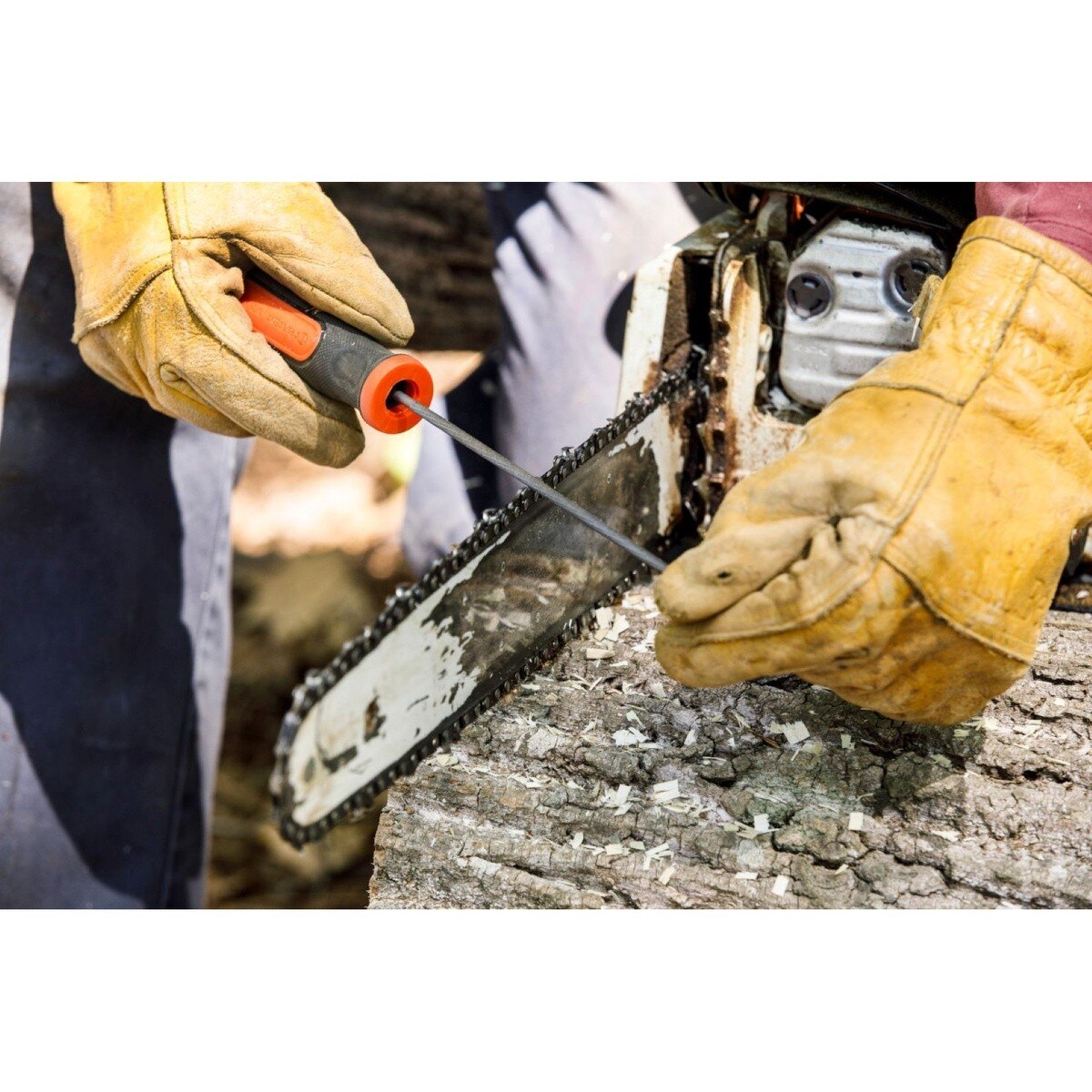 Crescent 02230B-1 7/32" x 8" Round Knurl Cut Chainsaw File for Blade Sharpening - 4