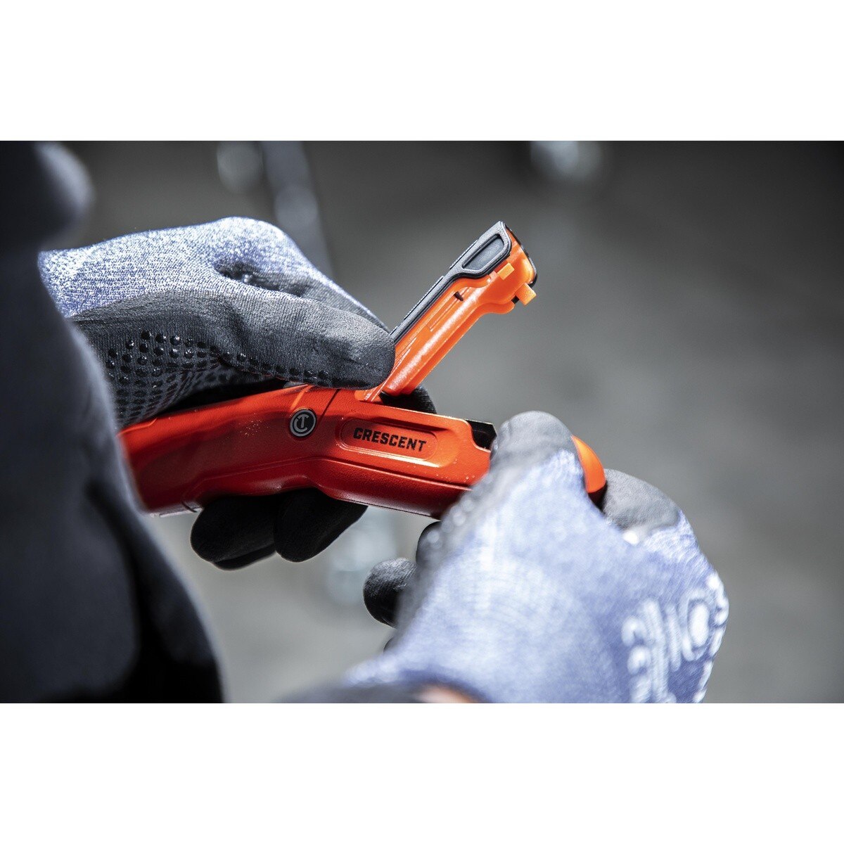 Crescent CTKAR Auto-Retracting Safety Utility Knife with Tool-Free Blade Change and Onboard Storage - 3